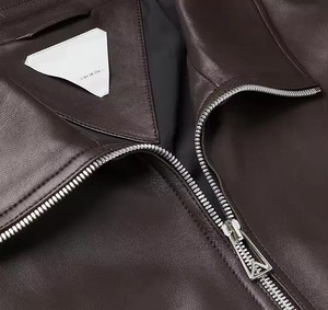 OEM personalizado al aire libre Vintage suave monocromo impermeable hombres chaqueta de cuero 2025 - Product Image 1