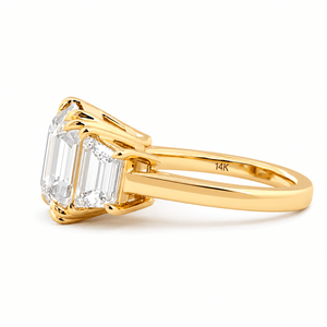 Bague à trois pierres en diamant de laboratoire taille Asscher certifié IGI de 5,00 carats F VVS2 avec pierres latérales trapézoïdales, bague de fiançailles classique - Product Image 2