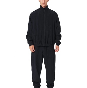 Conjunto de Chándal Cortavientos de 2 Piezas para Mujer con Logotipo Personalizado, Estilo Urbano, Ligero, con Sudadera con Cremallera Completa y Pantalones Jogger, 100% Nylon, MOQ Bajo - Product Image 1