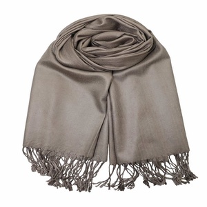 Chales de Color Liso Personalizados al por Mayor para Mujer, Bufandas de Pashmina, Elegantes y Cálidas, Accesorios al por Mayor, Bufanda Hijab para Mujer, Invierno - Product Image 5