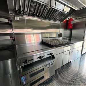 Remolque de Comida de Alta Calidad, 4.8m, Carrocería de Aluminio, Eje Doble Tándem, Uso en Exteriores, Espacio de Preparación de Acero Inoxidable, Listo para Exportación - Product Image 3
