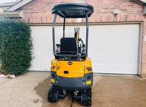 ENVÍO GRATUITO, Miniexcavadora de Orugas CFG QK18R de 2 Toneladas, Nueva, con Certificación EPA y CE, Motor Diésel de 13.5 hp, ROPS Abierto, Pulgar Hidráulico - Product Image 5