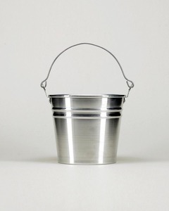 Cubo de maceta de acero galvanizado con tema de retrete tradicional ideal para configuraciones de porche vintage e ideas de jardín rústico - Product Image 4