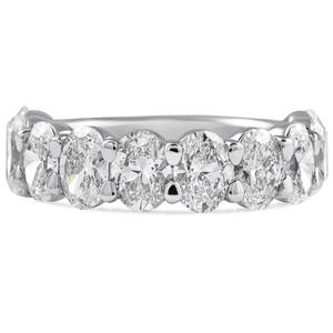 Anillo de bodas con diamante ovalado cultivado en laboratorio de 3.10 quilates, elegante anillo de diamantes con cesta cerrada para novias. - Product Image 1