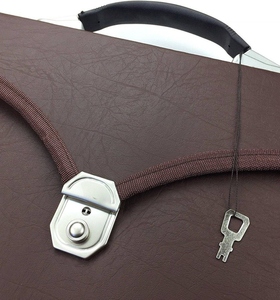 Estuche universal para delantal Varios colores Cuero Provincial Estuche masónico asequible de su producto masónico apropiado de colores personalizados - Product Image 4