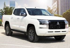 New/USED Mitsu bishi L200 SPORTERO GLS DIESEL MODEL Automatic transmission 5 seater - Product Image 4