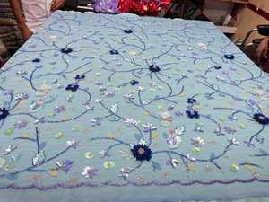 Robe de soirée nuptiale de soirée de mariage faite à la main lourde en rayonne et lin avec tissu de dentelle de broderie de paillettes de perles de filet antistatique - Product Image 2