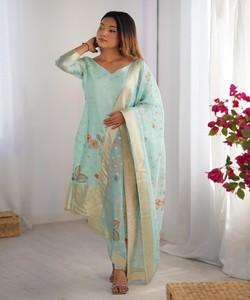 Conjunto de uso diario de algodón Salwar Kameez con estampado étnico Kurta y Dupatta para mujer - Product Image 1