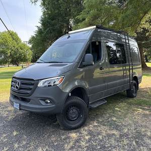 Motorhome Camper 4 Person Off-Road Camping Vehicle. - Product Image 6