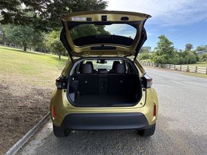 Auto Usado en Perfectas Condiciones, <span class=keywords><strong>Toyota</strong></span> Yaris <span class=keywords><strong>Cross</strong></span> 2020, 1.5 <span class=keywords><strong>Híbrido</strong></span> Z E-Four, SUV de 5 Puertas, CVT, Envío a Todo el Mundo - Product Image 5
