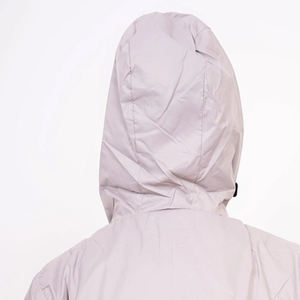 Chaqueta cortavientos ligera para mujer en gris con paneles de contraste negros y cremallera frontal de tela de nailon con capucha recortada - Product Image 5