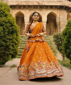 RANI RICH LOOK GEORGETTE SECUENCIA Y CODIFICACIÓN TRABAJO LEHENGA CHOLI CON DUPATTA WEDDING WEAR PRECIO AL POR MAYOR ROPA ÉTNICA - Product Image 3