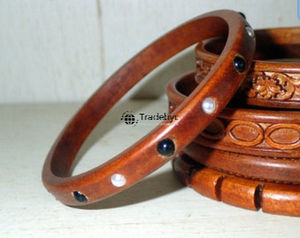 Juego de brazaletes de madera de estilo bohemio a granel para regalos de moda y suministros de boutique de Tradebyd - Product Image 3