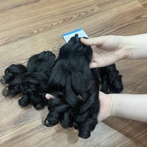 Articles chauds Extensions de cheveux bouncy Curl Extensions de cheveux humains vietnamiens crus Double dessiné Pas d'enchevêtrement Pas de perte Prix de gros - Product Image 5