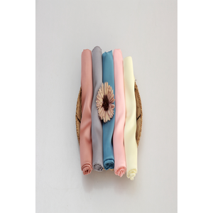 Colección de Elegantes Pañuelos de Seda - Product Image 3