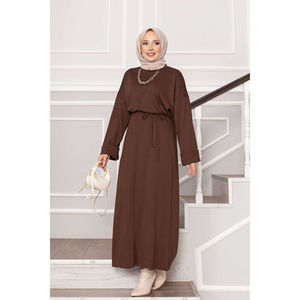 Robe longue élégante Oysho couleur café avec détail manches pliantes, ceinture amovible, taille élastique, respirante, idéale pour les fêtes d'anniversaire - Product Image 2