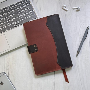 Couverture de carnet personnalisée en cuir Crazy Horse A5, journal rechargeable, organiseur bicolore avec porte-cartes et insert personnalisé - Product Image 3