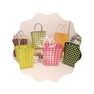 Sac en plastique vibrant, emballage lumineux - Product Image 1