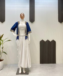 MAGNIFIQUE TROIS PIÈCES WESTERN PRÊT À PORTER DRAPÉ DHOTI AVEC KOTI - Product Image 2