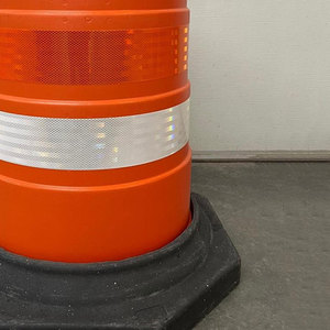 Fabricant de tambour de circulation réfléchissant en caoutchouc et en plastique Barrière de trafic de baril de construction de routes Tambour de circulation avec différentes couleurs - Product Image 6