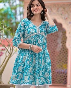 Top de mujer con estampado digital de alta demanda de diseño moderno informal disponible a precio al por mayor desde India - Product Image 4