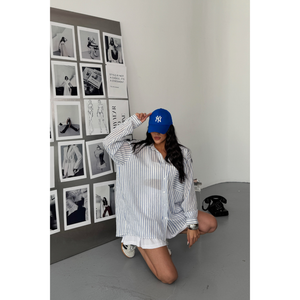 Camisa Azul de Voile con Rayas Brillantes para Mujer, Blusa Elegante con Diseño a Rayas - Product Image 4