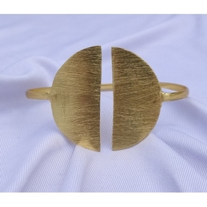 Bracelets en laiton faits à la main, plaqués or, design géométrique tendance, style unique et élégant - Product Image 4