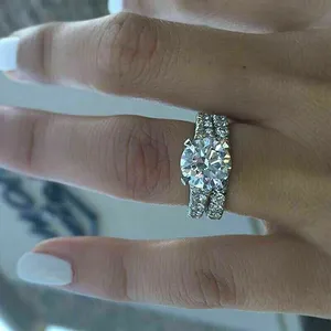 Ensemble de 2 bagues de mariage pour femme en argent 925 avec moissanite de style vintage à coupe ronde - Product Image 2