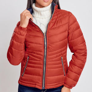 Veste matelassée ultra chaude pour femme, parka rembourrée élégante et isolée, fermeture éclair réversible, design décontracté pour le temps froid - Product Image 3