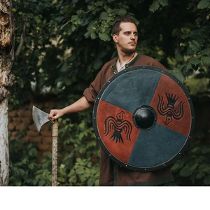 Escudo vikingo Decoración de pared vikinga Arte de pared de madera Decoración para el hogar hecha a mano. Regalo del Día del Padre para él Regalo hecho a mano. Por Calvin artesanía - Product Image 1