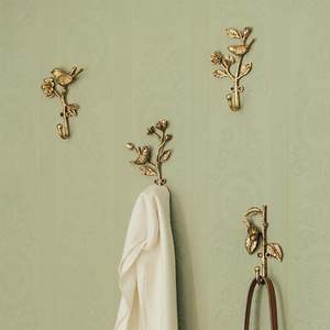 Élégants crochets muraux en laiton fabriqués à la main avec une résistance durable pour les accessoires et les outils dans les espaces intérieurs et extérieurs abrités - Product Image 2
