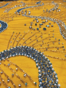 Tissu en filet de cristal jaune royal brodé à la main avec des broderies en zari et des strass, tissu de broderie élégant pour la couture et l'artisanat - Product Image 4