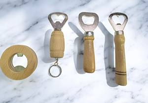 Ouvre-bouteille en bois de hêtre européen et en acier inoxydable |   Fabriqué à la main en Pologne |   Outil de cuisine et de bar écologique, poignée ergonomique - Product Image 5