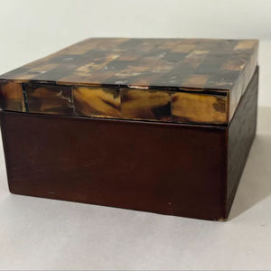 Caja de Cuerno de Búfalo para Joyas y Almacenamiento de Regalos - Interior Suave para Artículos Delicados de Alta Calidad - Product Image 1