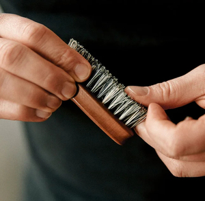 Brosse à barbe en bois MORGANS INDUSTRIES avec poils naturels et options en nylon, design écologique, idéale pour les voyages, pour le soin masculin - Product Image 4