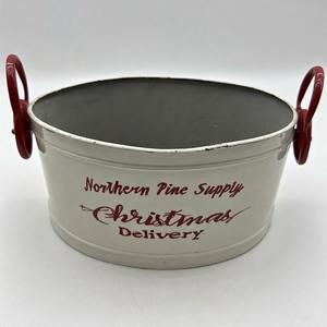 Jardinière de promenade en lierre givré pour décor de porche avant style en métal vieilli pour la verdure de Noël et les touches d'hiver - Product Image 1