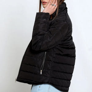 Vente en gros Veste personnalisée pour femmes Doudoune matelassée Veste matelassée en polyester légère et respirante pour l'extérieur avec col montant - Product Image 4