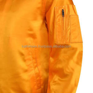 แจ็กเก็ตนักบินผ้าซาตินสีทองของผู้ชายเสื้อผ้าแนวสตรีทแบบลำลองมีซิปปิดและมีหลายกระเป๋าสำหรับสั่งซื้อจำนวนมากขายส่ง - Product Image 6