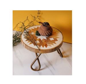 Nouveau support à gâteau rond en bois imprimé avec pieds en métal fabricant grossiste support à gâteau Royal avec couvercle maison et décoration - Product Image 1