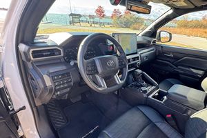 Toyota Tacoma TRD Off-Road Double Cab 4x4 Turbo 4 cylindres 2025 d'occasion en bon état, pack premium TRD Off-Road non modifié - Product Image 4