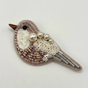 Fabricant et exportateur de broches en forme de fourmis faites à la main avec des fils métalliques et des perles Miyuki brodées - Product Image 1