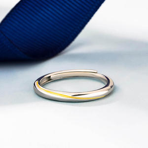 Bague pour homme Jeulia Every Side of Love Mobius en argent sterling bicolore réglable - Product Image 4