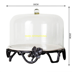 Support à Gâteau Rond avec Couvercle en Dôme de Verre et Base Métallique Décorative en Vigne pour Présentoir à Dessert Mariages Fêtes Hôtels Restaurants - Product Image 3