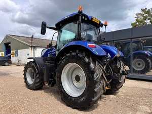 2024 NEW HOLLANDD T7.225/Trouver une icône similaire New Hollandd 1304 Tracteurs agricoles 130HP Tracteurs d'occasion - Product Image 2
