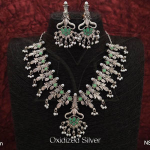 Ensemble élégant de collier oxydé Antique de Style fleur - Product Image 1