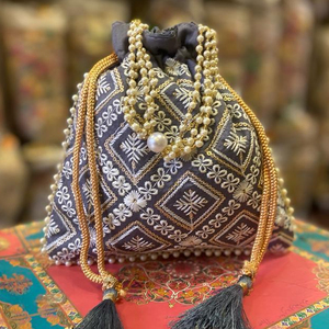 Sacs Potli pour femmes Best-seller Accessoires de fête brodés à la main Sacs à main seau - Product Image 1