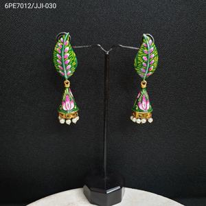Pendientes de araña de moda Jhumki pintados a mano verdes - Product Image 5