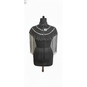 Cape Ellora artisanale sur mesure, ornée de sequins et de perles (Modèle Cape 17) pour les clients de boutiques et les revendeurs de vêtements - Product Image 1