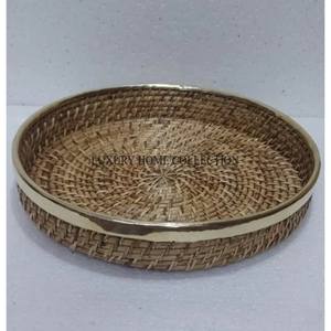 Plateau de service en rotin décoratif et robuste avec poignées solides pour servir sans effort des aliments et des boissons à la maison - Product Image 5