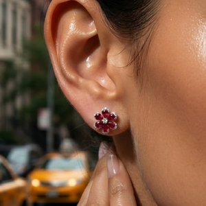 Boucles d'oreilles florales en or blanc 18 carats avec rubis, audacieuses, pour cocktail, style grappe de fleurs, pour le tapis rouge, bijoux fins, vente en gros - Product Image 2